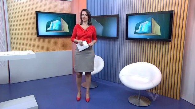 Vanessa Machado no Jornal da Tribuna 1ª edição (Foto: Reprodução/TV Tribuna)