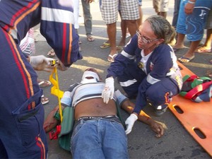 Uma vítima chegou a ser socorrida pelo Samu, mas não resistiu e morreu (Foto: Misael Lima)