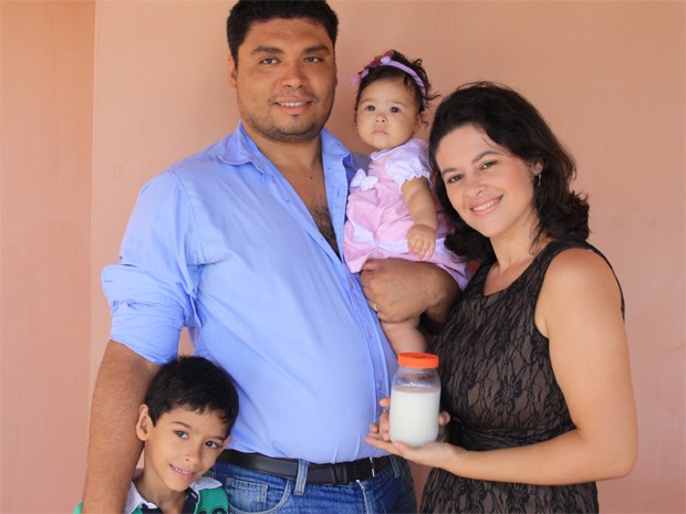 Equipe do banco de leite vai buscar a doação na casa da família doadora (Foto: Divulgação/CERBLHANC)