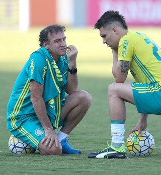 Cuca garante ao elenco que segue no Palmeiras em 2017, diz Moisés