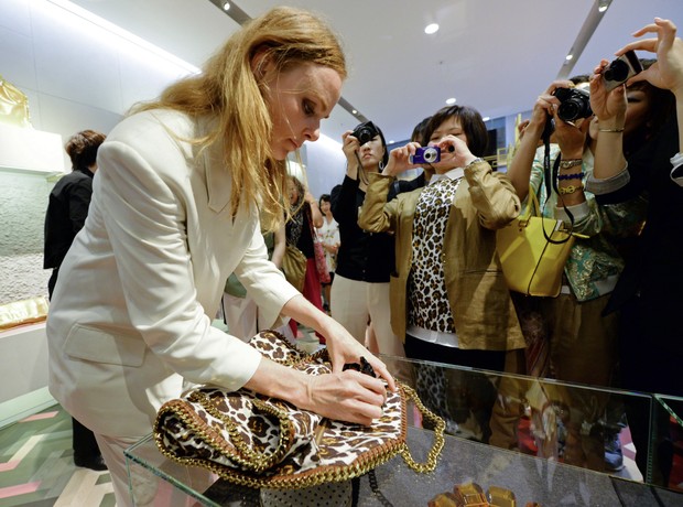 Stella McCartney inaugura loja em Tóquio (Foto: AFP)