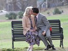 Leonardo DiCaprio beija atriz mais velha durante filmagens