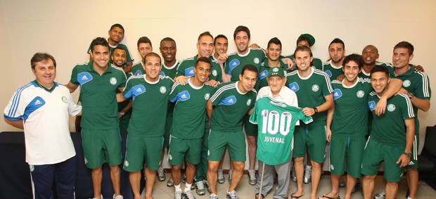 Pô, isso foi legal. Torcedor do Palmeiras de quase 100 anos, visita elenco do Palmeiras Juvenal1