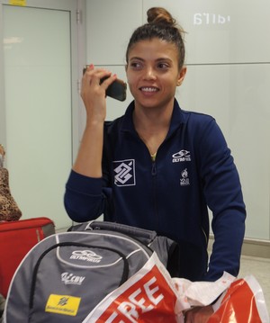 Léia seleção brasileira vôlei desembarque Grand Prix (Foto: David Abramvezt) Léia seleção brasileira vôlei desembarque Grand Prix (Foto: David Abramvezt)