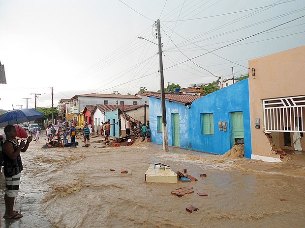 Moradores de Itagimirim (BA) ficam desabrigados após chuva forte (Foto: Rafael Amaral/ Blog Rastro 101)