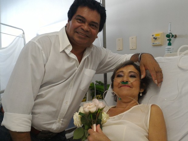 Paciente com cncer se casa em Hospital das Clnicas, em Goinia Gois (Foto: Vanessa Martins/G1)