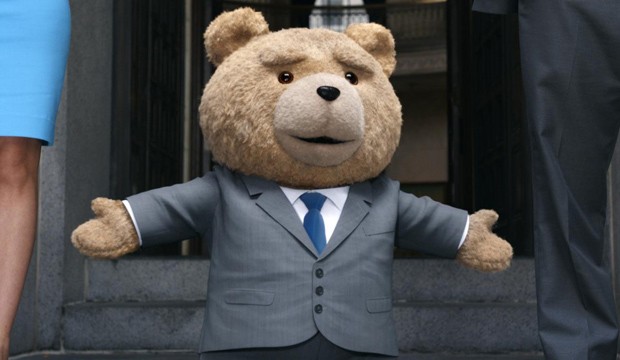 Brinquedo Pelúcia Urso Ted com Smoking Terno de Gala: Filme Ted 2