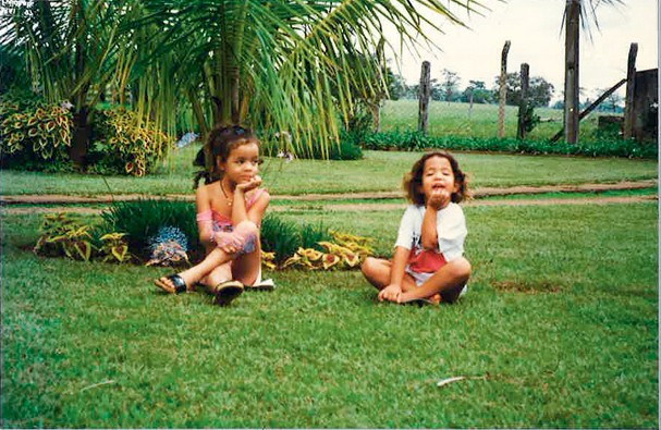 Eu e Carol crianças, em Goiânia (Foto: Arquivo pessoal)
