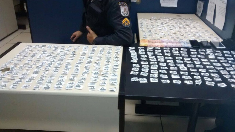 Droga foi apreendida do Alto do Floresta, em Friburgo (Foto: PM / Divulgação)