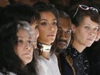 Kim Kardashian vê a irmã Kendall Jenner desfilar em Paris