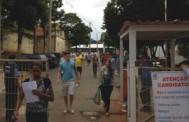 UFG registra abstenção de 8,12% em primeira prova da segunda etapa - Goiás (Foto: Patrícia Bringel/TV Anhanguera)