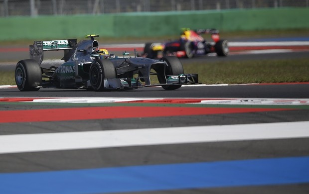 Lewis Hamilton, da Mercedes, superou as RBR na sexta-feira de treinos livres na Coreia do Sul (Foto: AP)