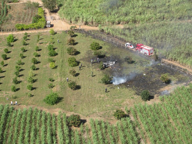 Destroços de avião em Santa Bárbara D'Oeste, SP (Foto: Divulgação / Grupamento Aéreo da PM)