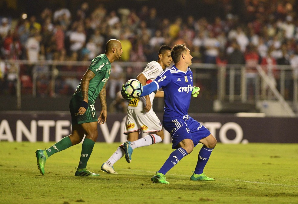 Prass falhou nos dois gols do São Paulo (Foto: Marcos Ribolli)