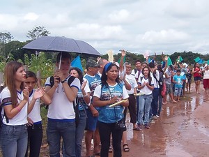 Ato reuniu dezenas de pessoas (Foto: Alciane Ayres/TV Tapajós)