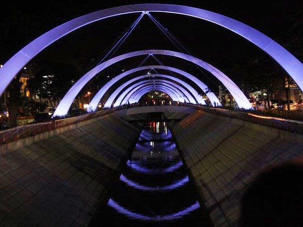 Arcos são iluminados durante toda noite (Foto: Divulgação/ Secom)