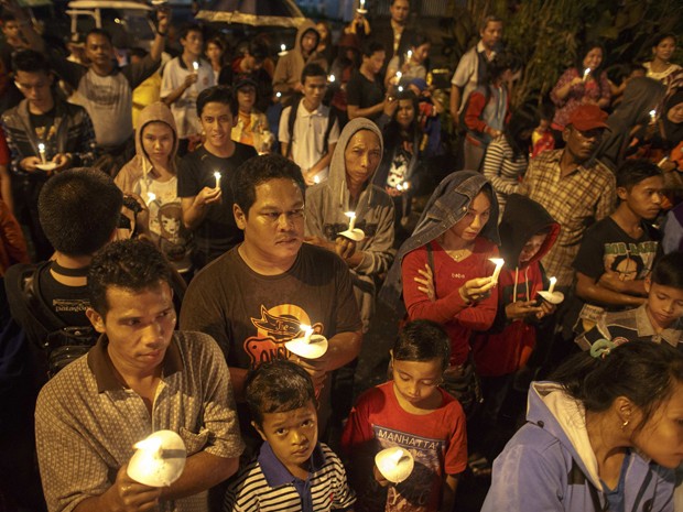 Comemorações de Ano Novo foram canceladas ou reduzidas na Indonésia em razão da tragédia (Foto: Reuters/Athit Perawongmetha)