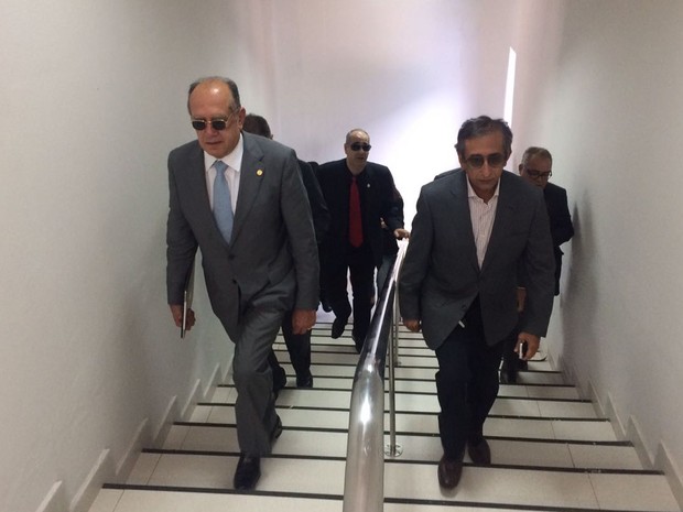 Ministros Gilmar Mendes (a esquerda ) e Raul Jungmann (a direita) realizam reuniões em São Luís (MA) após onda de atentados no Estado (Foto: Sidney Pereira/TV Mirante) Ministros Gilmar Mendes (a esquerda ) e Raul Jungmann (a direita) realizam reuniões em São Luís (MA) após onda de atentados no Estado (Foto: Sidney Pereira/TV Mirante)