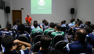 Tem cartilha! Diretoria do Palmeiras reúne jogadores para definir regras