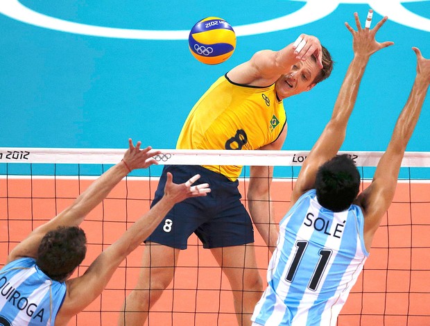 Murilo na partida de vôlei do Brasil contra Argentina (Foto: Reuters) Murilo na partida de vôlei do Brasil contra Argentina (Foto: Reuters)