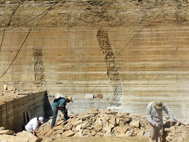 Trabalho de exploração paleontológica na Chapada do Araripe, no Ceará (Foto: Ismar Carvalho/Nature Communications)