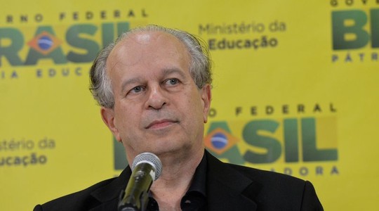 Ministro da Educação, Renato Janine Ribeiro, divulga balanço do primeiro semestre de 2015 do Fies  (Foto: Wilson Dias/Agência Brasil)