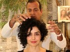 Letícia Sabatella acerta o corte do cabelo