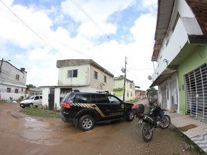 Polícia Federal faz buscas em residências de envolvidos na Operação Black List (Foto: Aldo Carneiro/ Pernambuco Press)