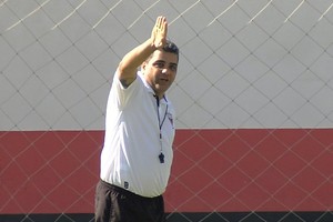 Marcelo Cabo, técnico do Atlético-GO (Foto: Reprodução/TV Anhanguera)