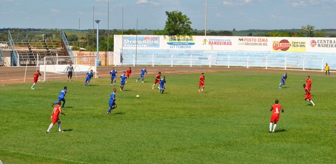 Jogo preparatório foi o segundo neste início de treinamentos em Osvaldo Cruz (Foto: Gabriel Guariero / Jornal Cidade Aberta)