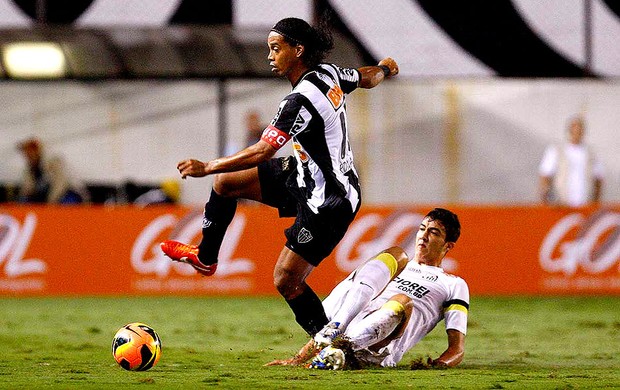 Ronaldinho Gaúcho jogo Santos contra Atlético-MG (Foto: Ricardo Saibun / Divulgação Santos FC)