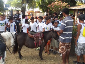 Crianças podem fazer passeio com os animais na Festa do Boi, em Parnamirim (Foto: Klênyo Galvão)