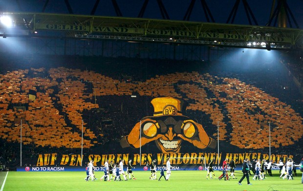 Torcida Mosaico Borussia Dortmund x Málaga (Foto: Reuters)