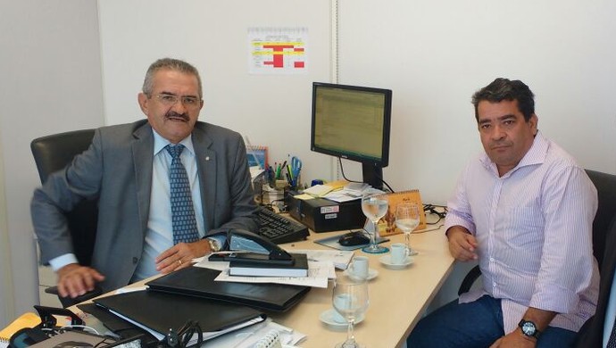 Reunião entre Valberto Lira e Amadeu Rodrigues, no Ministério Público (Foto: Divulgação / FPF) Reunião entre Valberto Lira e Amadeu Rodrigues, no Ministério Público (Foto: Divulgação / FPF)