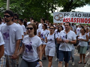 Segundo a polícia, que acompanhou a passeata em Campinas, pelo menos 800 pessoas participaram da ação contra a violência  (Foto: Fernando Pacífico/ G1 Campinas)