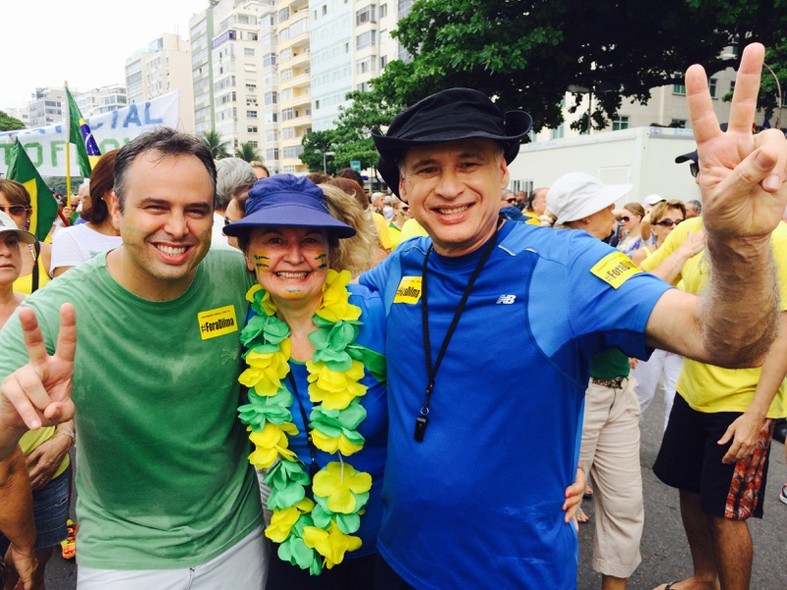 Sônia Regina Costa, marido Danilo Octavio Costa e filho Leonardo Caúla na manifestação em Brasília