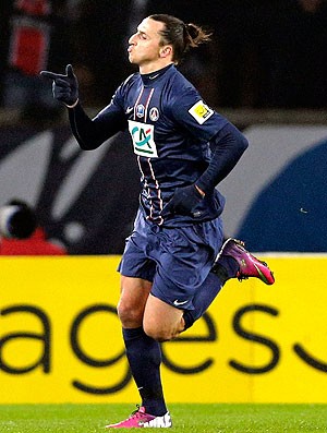 Ibrahimovic comemora gol do PSG contra o Olympique (Foto: Reuters)