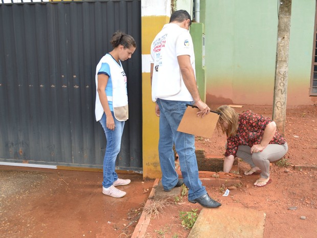 Dona Sueli acompanhando a equipe (Foto: Magda Oliveira/G1)