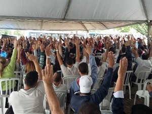 Na primeira assembleia, categoria aprovou estado de greve (Foto: Sintraturb/Divulgação)