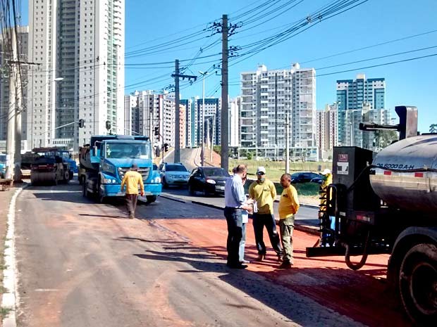 Novacap trabalha no recapeamento da avenida Araucárias, em Águas Claras, no DF (Foto: Lucas Nanini/G1) Novacap trabalha no recapeamento da avenida Araucárias, em Águas Claras, no DF (Foto: Lucas Nanini/G1)
