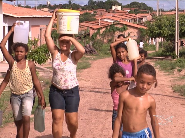 Falta de água em bairros de São Luís é constante (Foto: Reprodução/TV Mirante) Falta de água em bairros de São Luís é constante (Foto: Reprodução/TV Mirante)