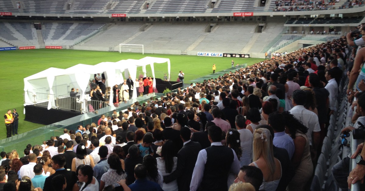 G1 Casamento Coletivo Reúne 800 Casais Na Arena Da Baixada Em Curitiba Notícias Em Paraná 4841