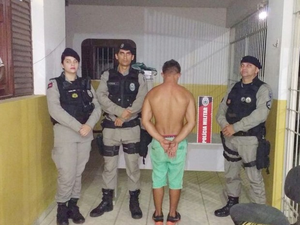 Suspeito foi preso na zona rural de Sapé na noite de sábado (26), na Paraíba (Foto: Divulgação/Polícia Militar da Paraíba)