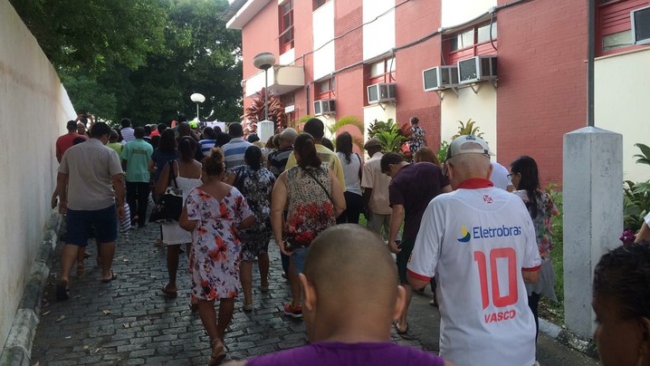 Movimentação de eleitores no Cole´gio Luís Viana Filho, em Salvador. Bahia