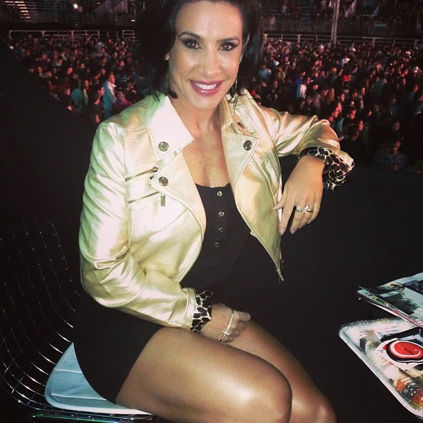Scheila Carvalho em show de Gusttavo Lima (Foto: Instagram/ Reprodução)