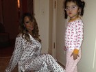 Mariah Carey aparece de pijama com a filha