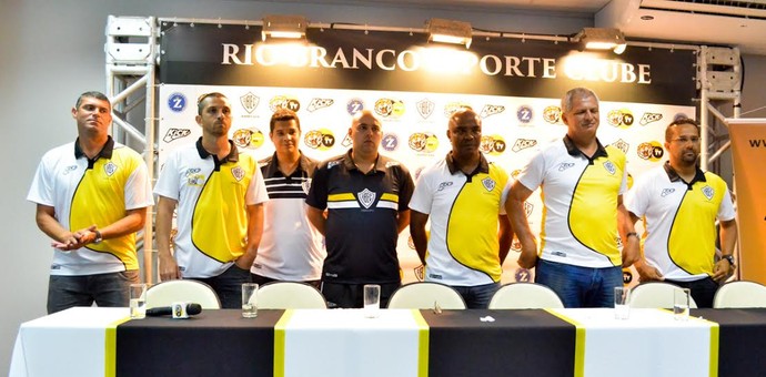 Rio Branco-SP apresentação novos uniformes Americana (Foto: Sanderson Barbarini / Foco no Esporte)