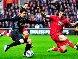 Luis Suarez Sotton Liverpool  (Foto: Reuters)