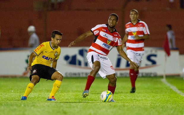 CORINTHIANS GOLEIA O LINENSE E MANTÉM O SONHO DA VAGA: 4 A 0 (José Luis Silva / Agência Estado)