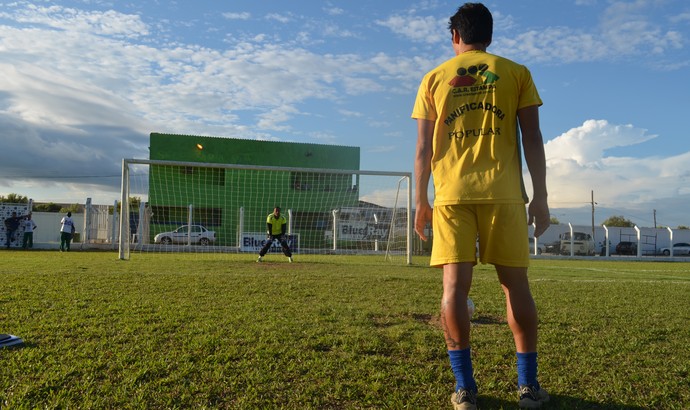Ariquemes treina cobranças de penalidades para a final do Rondoniense (Foto: Franciele do Vale)